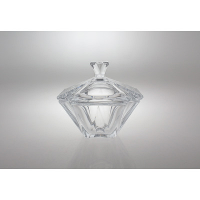 Bomboniera kryształowa Bohemia Metropolitan o średnicy 22 cm. Eleganckie naczynie z przezroczystego szkła o geometrycznych szlifach z dopasowaną pokrywką.