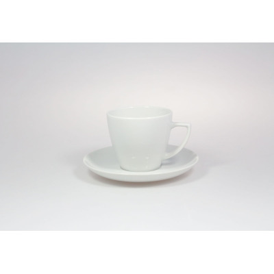Biała porcelanowa filiżanka 0,35 l ze spodkiem marki Lubiana z serii Beata/Dorota. Klasyczny, minimalistyczny design o gładkiej powierzchni, ujęty w widoku z