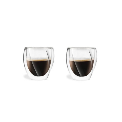 Dwie szklanki termiczne Vialli Design CRISTALLO o pojemności 250 ml z podwójną ścianką, wypełnione czarną kawą, ustawione obok siebie na białym tle.