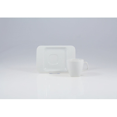 Biała porcelanowa filiżanka do espresso 0,08 l ze spodkiem z kolekcji LIKE marki Lubiana. Minimalistyczny zestaw o nowoczesnym, geometrycznym kształcie na