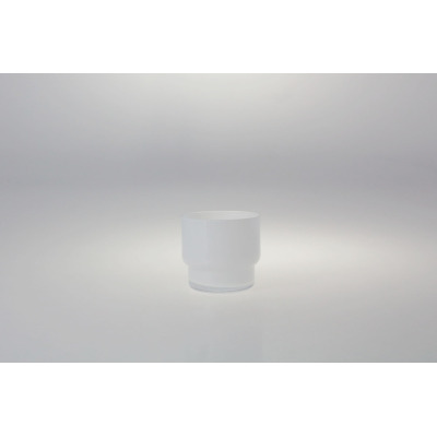 Świecznik Handmade 6,5 cm marki Krosno Glass S.A. wykonany z matowego szkła opalowego o minimalistycznym, cylindrycznym kształcie z wyraźnym przewężeniem u