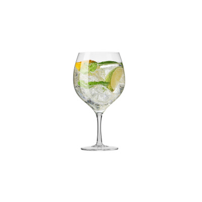 Kieliszek do Gin&Tonic 700 ml z linii HARMONY marki Krosno Glass wypełniony orzeźwiającym drinkiem z lodem, limonką i miętą na białym tle.