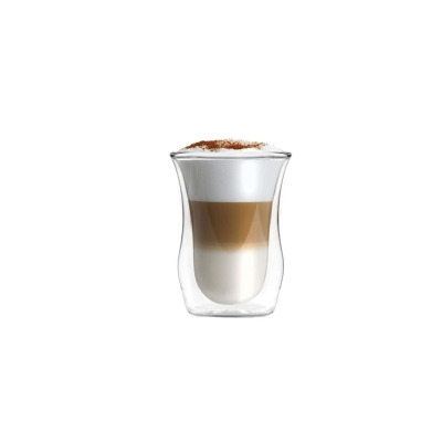 Szklanka z podwójną ścianką Vialli Design AMO o pojemności 300 ml wypełniona warstwowym latte z mleczną pianką i posypką, ukazująca efekt termiczny naczynia.