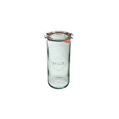 Wysoki słoik Weck Zylinder o pojemności 1040 ml ze szkła z wytłoczonym logo truskawki, zamknięty szklaną pokrywką z pomarańczową uszczelką i dwiema stalowymi