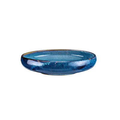 Misa Verlo DEEP BLUE o średnicy 29,5 cm. Okrągłe naczynie z ceramiki w odcieniach głębokiego błękitu z nieregularnymi, ciemniejszymi przetarciami i połyskliwym