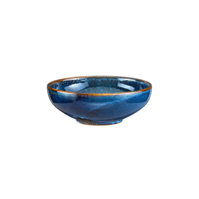 Miska 18 cm DEEP BLUE marki Verlo. Ceramiczna salaterka o głębokim, niebieskim odcieniu z charakterystycznym, brązowym wykończeniem krawędzi i błyszczącą