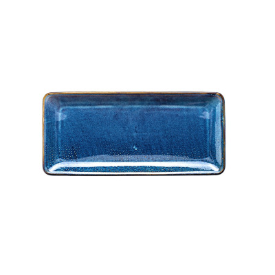 Prostokątny półmisek Verlo DEEP BLUE o wymiarach 35,5 x 16,5 cm. Ceramiczne naczynie w głębokim, niebieskim odcieniu z nakrapianą teksturą i ciemniejszym