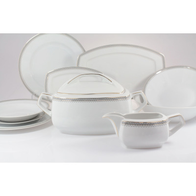 Serwis obiadowy Ćmielów 8051 Pułaski Grecka droga dla 6 osób. Biała porcelana z eleganckim, geometrycznym złotym wzorem na krawędziach naczyń, waza i sosjerka.
