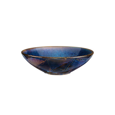 Talerz głęboki Verlo DEEP BLUE o średnicy 23,5 cm. Ceramiczne naczynie w odcieniach granatu i fioletu z metalicznym połyskiem oraz subtelnym, kropkowanym