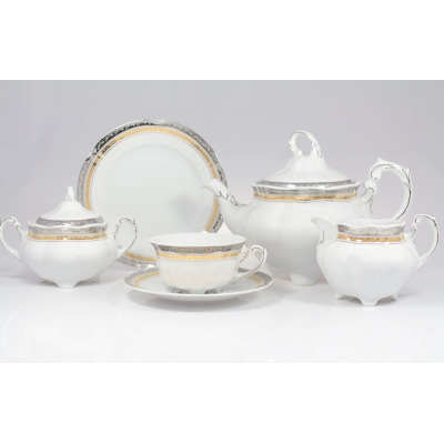 Zestaw do herbaty Ćmielów E551 Bolero Princess dla 6 osób. Biała porcelana ze złotym i srebrnym zdobieniem, obejmująca dzbanek, cukiernicę, mlecznik oraz