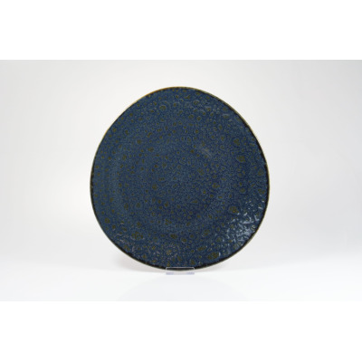 Talerz płytki Fine Dine Jersey blue o średnicy 27 cm z charakterystyczną, nakrapianą teksturą w odcieniach głębokiego błękitu i brązu, widok z góry na okrągłe