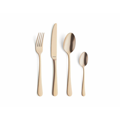 Zestaw sztućców Amefa Austin w kolorze złotym: widelec, nóż z logo marki, łyżka stołowa oraz łyżeczka. Eleganckie, minimalistyczne wzornictwo o gładkiej