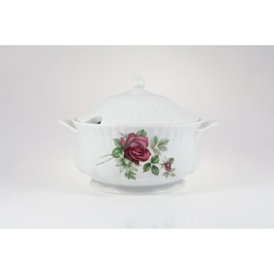 Waza Chodzież Iwona o pojemności 2,50 l z porcelany zdobionej motywem bordowej róży. Naczynie posiada pokrywkę z uchwytem i profilowane brzegi, widok z przodu.