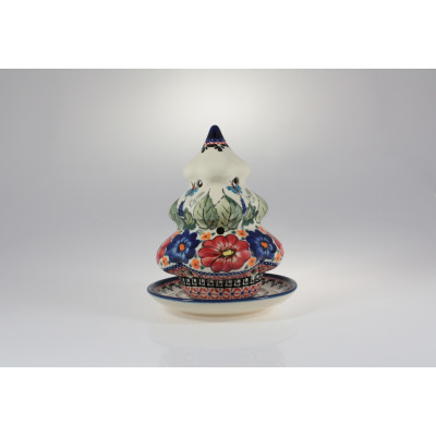 Ceramiczny lampion w kształcie choinki Bolesławiec 149AR o wysokości 16,2 cm, zdobiony ręcznie malowanym motywem kwiatowym w odcieniach czerwieni, błękitu i
