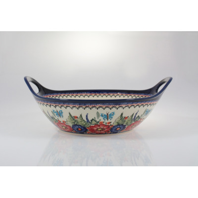 Miska z uszami Bolesławiec 149AR o średnicy 33,4 cm. Ceramiczna salaterka z ręcznie malowanym wzorem kwiatów i motyli w odcieniach czerwieni, błękitu i zieleni.