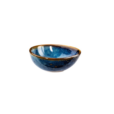 Ramekin Verlo DEEP BLUE o pojemności 60 ml. Ceramiczna salaterka w odcieniach głębokiego granatu z brązowym rantem i nakrapianą, błyszczącą teksturą szkliwa.
