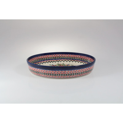 Owalny półmisek ceramiczny Bolesławiec 149AR o wymiarach 19x27,5 cm. Naczynie zdobi tradycyjny wzór kwiatowy z czerwonymi akcentami i geometrycznym motywem na