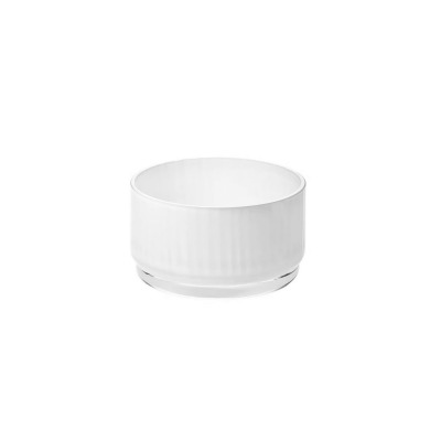 Biała salaterka Synergy marki Krosno Glass o średnicy 15 cm. Naczynie o minimalistycznym designie z delikatnie żłobioną fakturą ścianek i gładką podstawą.