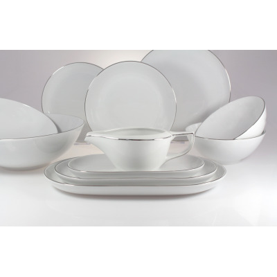 Zestaw obiadowy Ćmielów B325 CITY Platynowe dla 12 osób. Biała porcelana z subtelną platynową linią, obejmująca talerze, miski i sosjerkę w eleganckim układzie.