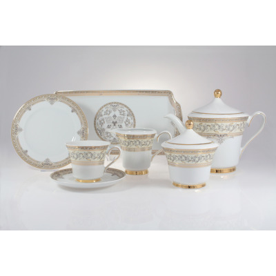 Elegancki zestaw kawowy Ćmielów G670 Margaret dla 6 osób. Biała porcelana ze złotym zdobieniem i ornamentem, obejmująca dzbanek, cukiernicę, mlecznik
