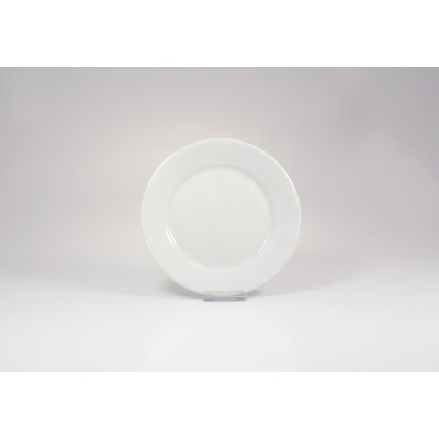 Biały talerz deserowy WERSAL marki Lubiana o średnicy 16 cm. Klasyczna, gładka porcelana o minimalistycznym designie, ustawiona na przezroczystej podstawce.