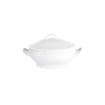 Biała porcelanowa waza Ćmielów z serii Rococo o pojemności 2,7 l. Naczynie posiada ozdobne tłoczenia, profilowane uchwyty oraz pokrywkę z uchwytem w stylu