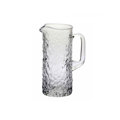 Szklany dzbanek UNIQUE o pojemności 1,25l od Krosno Glass S.A. z charakterystyczną, nieregularną teksturą przypominającą lód, z wygodnym uchwytem i