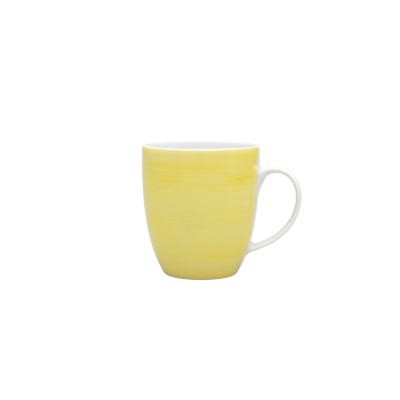 Kubek 380 ml Lubiana 9143 BOSS z serii Cytrynowe Love o zaokrąglonym kształcie, w intensywnym żółtym kolorze z delikatnym efektem malarskich pociągnięć pędzla.