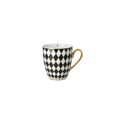 Porcelanowy kubek Ćmielów G539 Alaska Dama Kier o pojemności 390 ml. Naczynie zdobi czarno-biały wzór w romby, złote wykończenie oraz małe czerwone serce