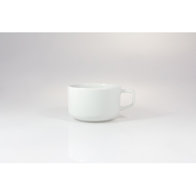 Biała porcelanowa filiżanka 330 ml Ankara marki Lubiana. Naczynie o klasycznym, minimalistycznym designie z wygodnym uchem, ukazane w ujęciu z profilu na