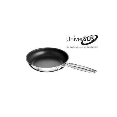 Patelnia 24 cm ASTRAL marki Schulte-Ufer ze stali nierdzewnej z czarną powłoką nieprzywierającą. Widok z boku z logo UniversUS i hasłem Um Welten besser als