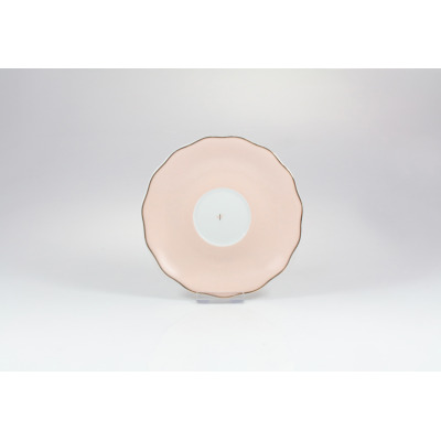 Spodek Ćmielów G911 ALASKA Circus Pink o średnicy 14 cm. Pastelowo różowe naczynie z delikatnie falistym brzegiem wykończonym złotą linią i białym środkiem.