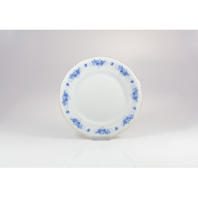 Talerz deserowy Ćmielów G540 ALASKA o średnicy 19 cm. Biała porcelana z delikatnym, niebieskim motywem kwiatowym na obrzeżu i subtelnym, złotym wykończeniem