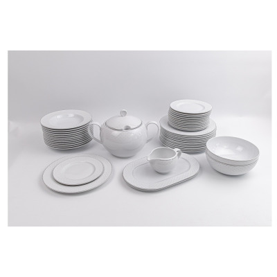 Zestaw obiadowy dla 12 osób Classic Carmen WA-91 marki Waza. Komplet 42 części z białej porcelany z delikatnym wzorem, obejmujący talerze, wazę i sosjerkę.