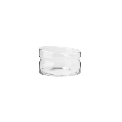 Przezroczysta salaterka 16 cm NEPENTHES marki Krosno Glass S.A. o nowoczesnym, asymetrycznym kształcie z charakterystycznym przewężeniem w górnej części.