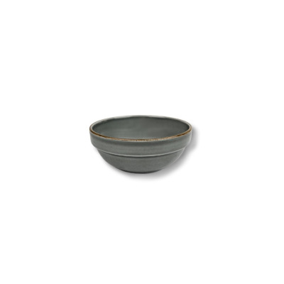 Szara miska Lubiana Rita o średnicy 15 cm. Ceramiczna salaterka o minimalistycznym designie z charakterystycznym brązowym rantem, ukazana w ujęciu z profilu.
