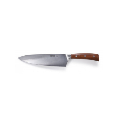 Nóż szefa kuchni Skottsberg 20 cm z ostrą głownią ze stali japońskiej oraz ergonomiczną rękojeścią z brązowego drewna, widoczny na białym tle z boku.