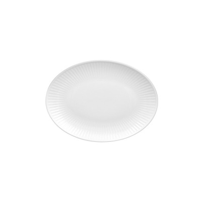 Biały półmisek Dalia C001 marki Chodzież o długości 33 cm. Owalne naczynie z eleganckim, żłobionym wzorem na brzegach, widok z góry na czystym tle.