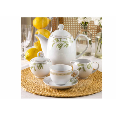 Zestaw kawowy Classic Oliwka WA-166 marki Waza na 12 osób. Biała porcelana z subtelnym motywem zielonych gałązek oliwnych, złotymi zdobieniami i eleganckim