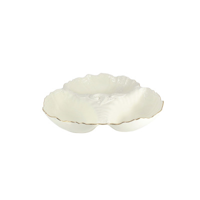 Trójdzielny kabaret Bernadotte Ivory Gold marki Thun w kolorze kości słoniowej. Porcelanowa salaterka z eleganckimi tłoczeniami i delikatnym złotym