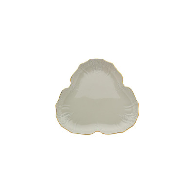 Patera trójkątna 27 cm Bernadotte Ivory Gold od Thun w kolorze kości słoniowej. Elegancki półmisek z porcelany z tłoczonymi zdobieniami i złotym wykończeniem