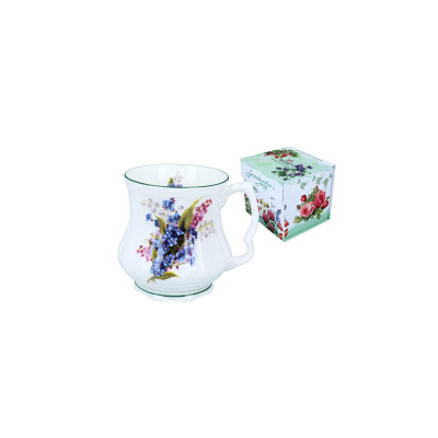Porcelanowy kubek Babuni Carmani 380 ml z motywem polnych kwiatów w odcieniach błękitu i różu, obok ozdobne pudełko z napisem Grandmother's Mug i grafiką róż.