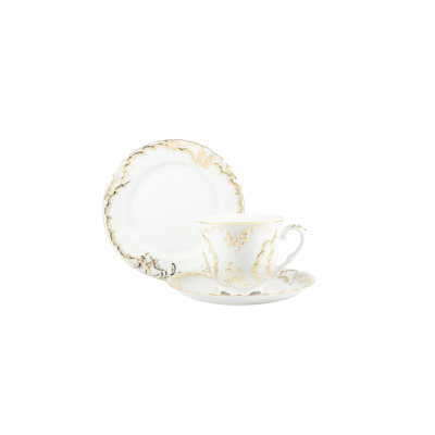 Zestaw kawowy Ćmielów 7830 ROCOCO Anna dla 6 osób. Biała porcelana z bogatymi, złotymi zdobieniami w stylu rokoko, filiżanka ze spodkiem oraz talerzyk deserowy.