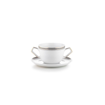 Biała bulionówka 400 ml ze spodkiem Ćmielów 8051 Pułaski. Elegancka porcelana z dwoma uszkami, ozdobiona subtelnym geometrycznym wzorem greckim w odcieniu