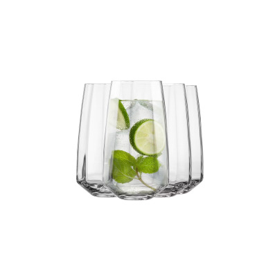 Zestaw czterech wysokich szklanek 450 ml Celebration UNIQUE od Krosno Glass S.A. Jedna szklanka wypełniona napojem z lodem, limonką i miętą, trzy puste.