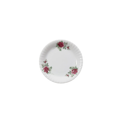 Talerz deserowy 17 cm Chodzież Iwona z motywem bordowej róży. Biała porcelana o karbowanym brzegu z trzema subtelnymi bukietami kwiatowymi, widok z góry.