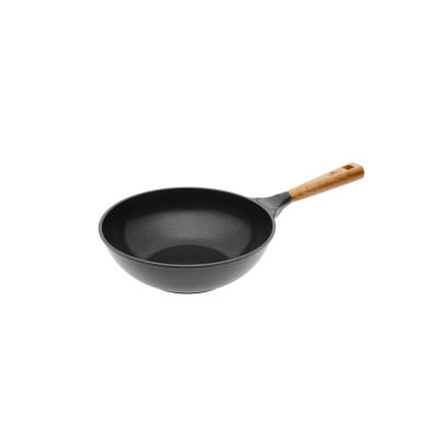 Patelnia wok 28 cm z linii NATUR marki Gerlach o czarnej, matowej powłoce nieprzywierającej i eleganckim, drewnianym uchwycie, ukazana w ujęciu z profilu.