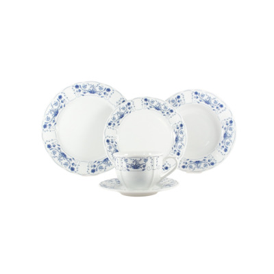 Zestaw obiadowy Lubiana Maria 6101 Kaszubska dla 6 osób. Biała porcelana z delikatnym, niebieskim wzorem kwiatowym na brzegach talerzy, filiżanki i spodka.
