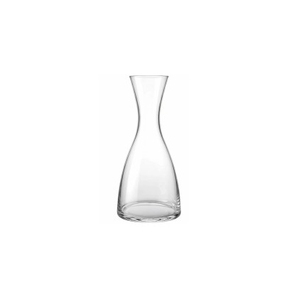 Szklana karafka Floe marki Verlo o pojemności 1200 ml. Przezroczyste naczynie o smukłym, zwężanym ku górze kształcie, ustawione na wprost na białym tle.