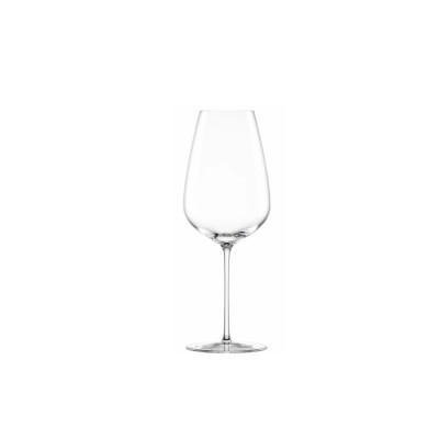 Kieliszek Perfect Match marki Schott Zwiesel o pojemności 563 ml. Eleganckie, przezroczyste szkło o smukłej czaszy i długiej nóżce na tle białym.